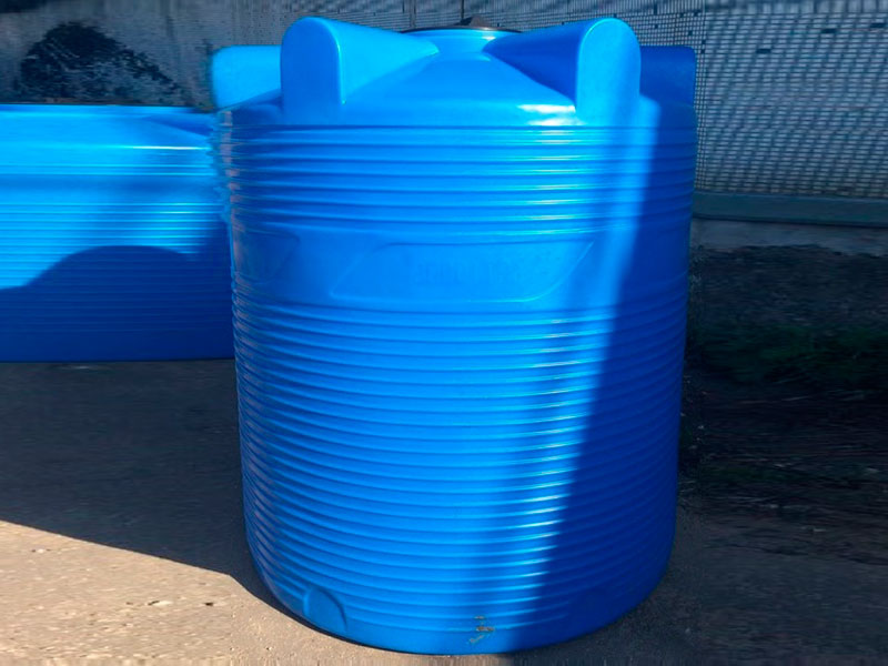Накопительная емкость из пластика для питьевой воды