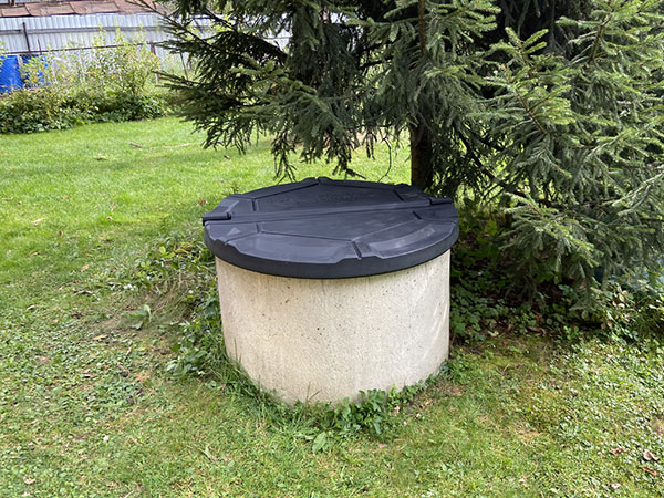 Пластиковая крышка для колец колодца