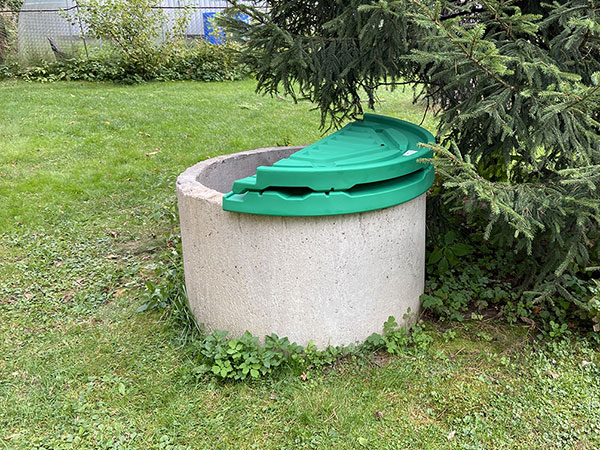 Пластиковая крышка для колец колодца