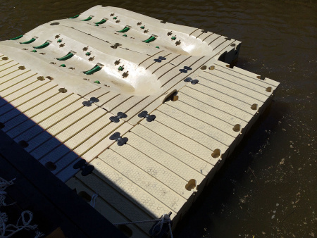 Понтон для гидроцикла из прочного пластика